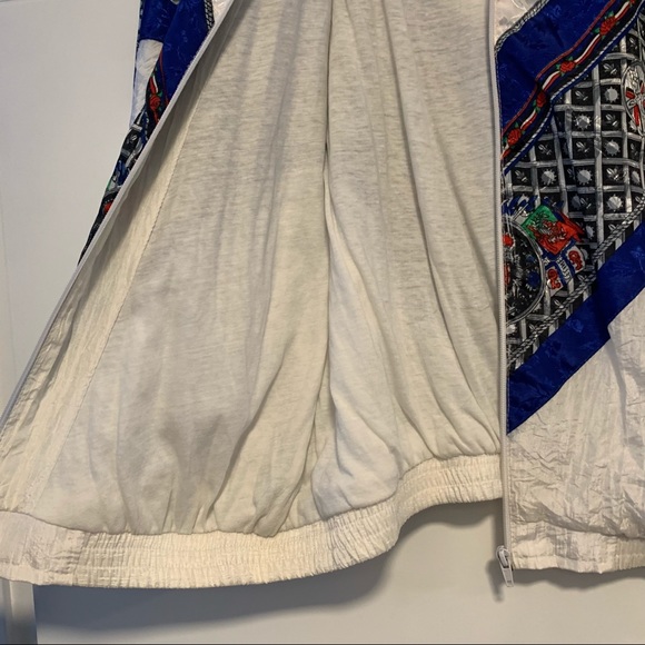 Northern Climate | Windbreaker Jacket - Picture 11 of 16